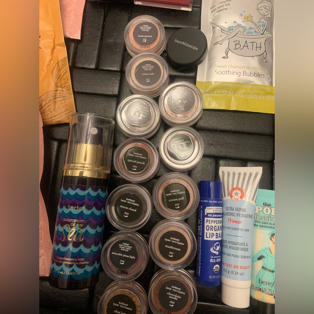Makeup bundle - Picture 3 of 5